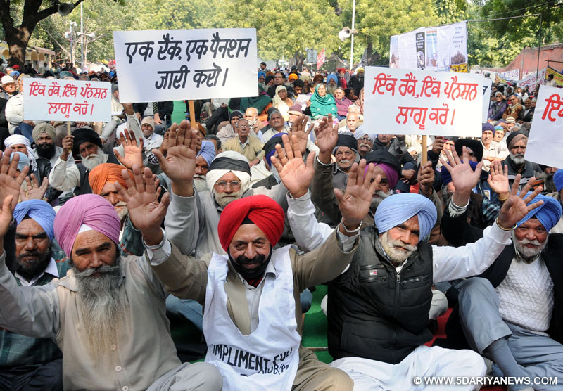 Ex-Servicemen staging a dharna at Jantar Mantar demanding immediate implemention of their One Rank One Pension (OROP) without delay in New Delhi on Feb. 1, 2015. 