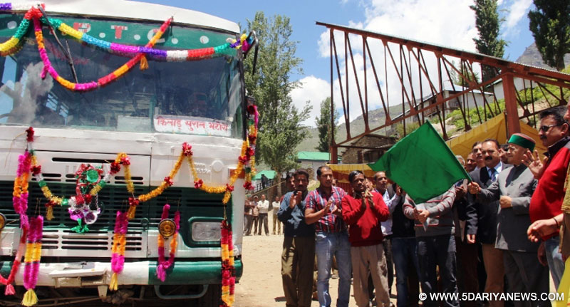 Chief Minister Virbhadra Singh flagging off bus service after inauguration of HRTC Sub-Depot at Killar in Chamba district on 17 June 2015
