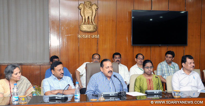 Dr. Jitendra Singh addressing at the felicitation programme to N.L Beno Zephine (visually challenged) allocated to Indian Foreign Service-2014, in New Delhi 