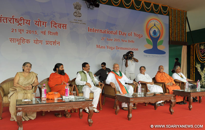 The Prime Minister, Narendra Modi at Rajpath on the occasion of International Yoga Day, in New Delhi on June 21, 2015. The Minister of State for AYUSH (Independent Charge) and Health & Family Welfare, Shripad Yesso Naik and other dignitaries are also seen.