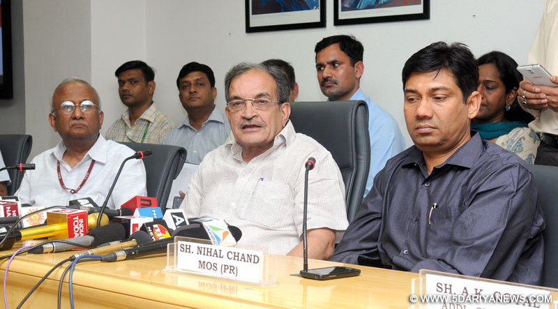Chaudhary Birender Singh addressing the media at the inauguration of the mobile application of Ministry of Panchayati Raj to support Digital India, in New Delhi 