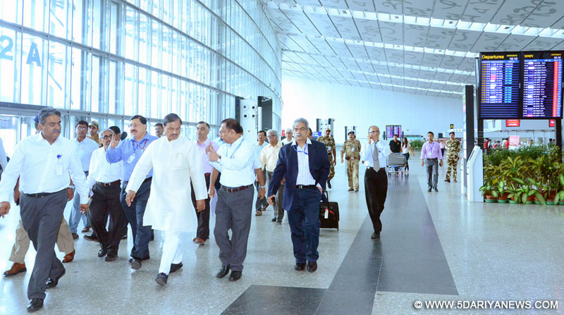 Dr. Mahesh Sharma taking a review of passenger amenities, at Netaji Subhas Chandra Bose International Airport, Kolkata on July 07, 2015.