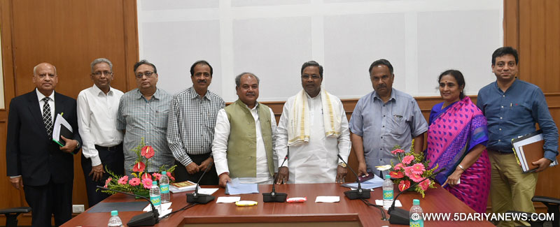  Narendra Singh Tomar called on the Chief Minister, Karnataka,Siddaramaiah, in Belgaum, Karnataka on July 07, 2015.