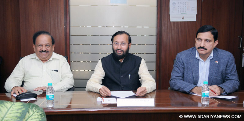 Prakash Javadekar chairing the first meeting of Science Express Climate Change Special (SECCS), in New Delhi 