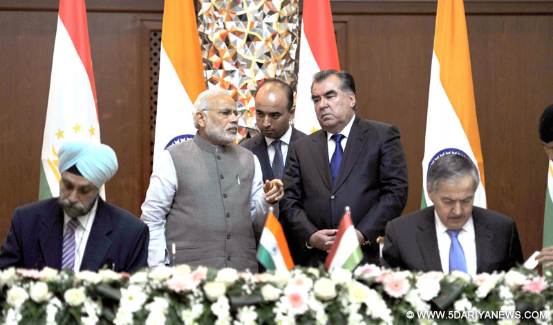 The Prime Minister, Shri Narendra Modi and the President of Tajikistan, Mr. Emomali Rahmon witnessing the signing of agreement, in Dushanbe, Tajikistan on July 13, 2015.