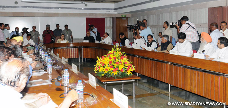 Sumitra Mahajan meeting the Leaders of Parties in Lok Sabha, in New Delhi 