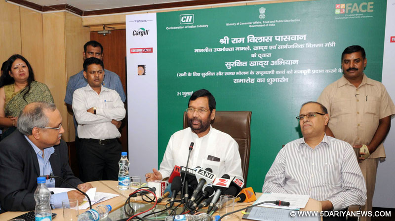 Ram Vilas Paswan addressing at the launch of the “Surakshit Khadya Abhiyan”, a national campaign to strengthen countrywide awareness and capacity building on Safe and Hygienic food for all, in New Delhi on July 21, 2015.