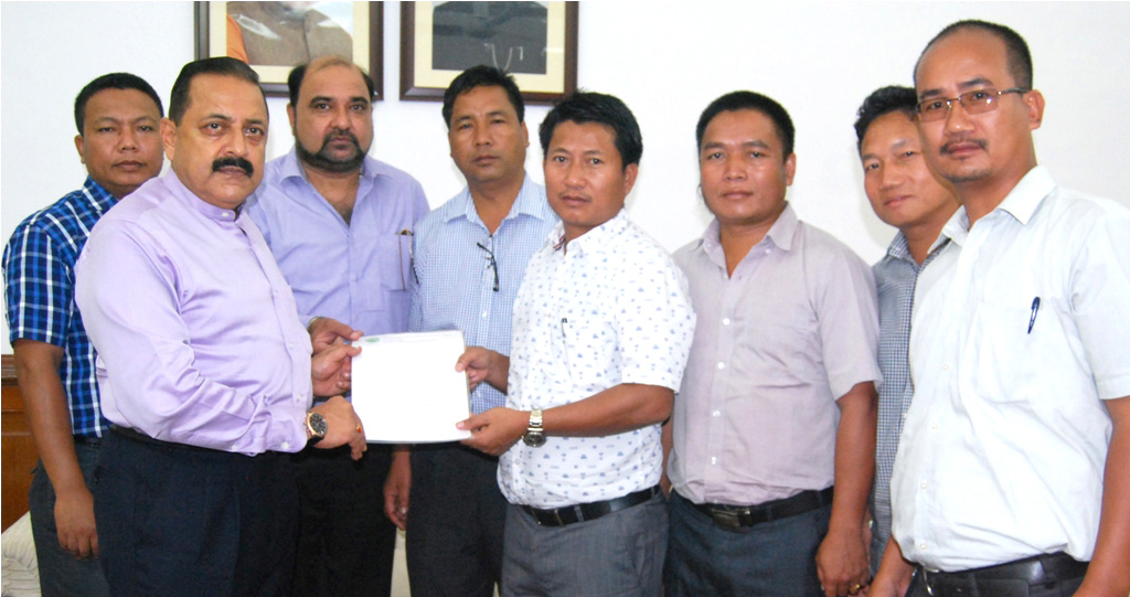 Dr. Jitendra Singh receiving a memorandum from a delegation of Manipur based "Socio-Economic Development Organisation", in New Delhi on July 24, 2015.