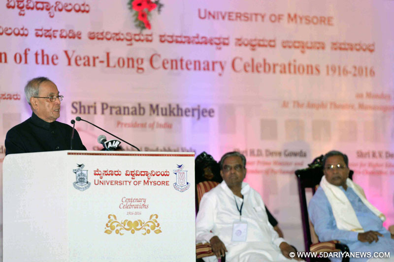Pranab Mukherjee addressing at the inauguration of the Centenary Celebrations of the University of Mysore, in Karnataka on July 27, 2015. The Chief Minister of Karnataka, Shri Siddaramaiah is also seen.