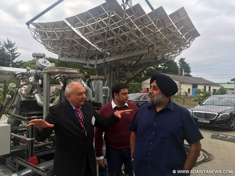  Deputy CM SSB examining the new renewable energy machine using industrial waste at Ersekvadkert in Hungary. Explaining its working is Fakon Vallalkozasi managing director Laszlo Pakh. 