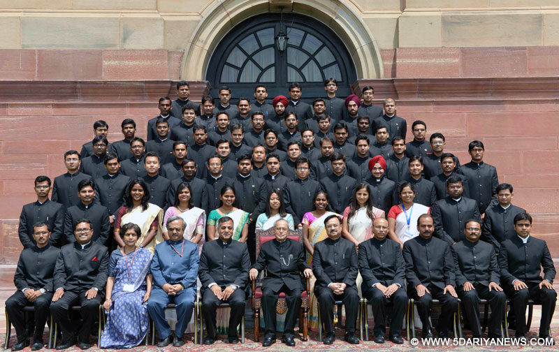 The President, Shri Pranab Mukherjee with the probationers of the Indian Forest Service (2014-16 Batch) from the Indira Gandhi National Forest Academy, Dehradun, at Rashtrapati Bhavan, in New Delhi on August 03, 2015.