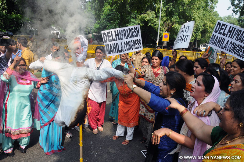 Congress workers stage a demonstration against Kejriwal government in New Delhi, on Aug 4, 2015.