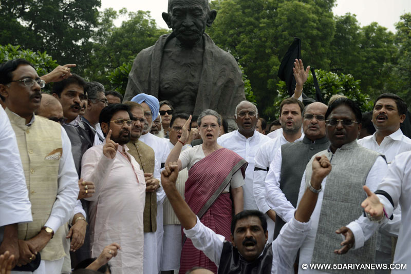 New Delhi: Congress chief Sonia Gandhi, party vice president Rahul Gandhi, party MPs Shashi Tharoor, Ghulam Nabi Azad, Jyotiraditya Scindia and other parliamentarians stage a demonstration against suspension of Congress MPs at the Parliament in New Delhi, on Aug 5, 2015. 