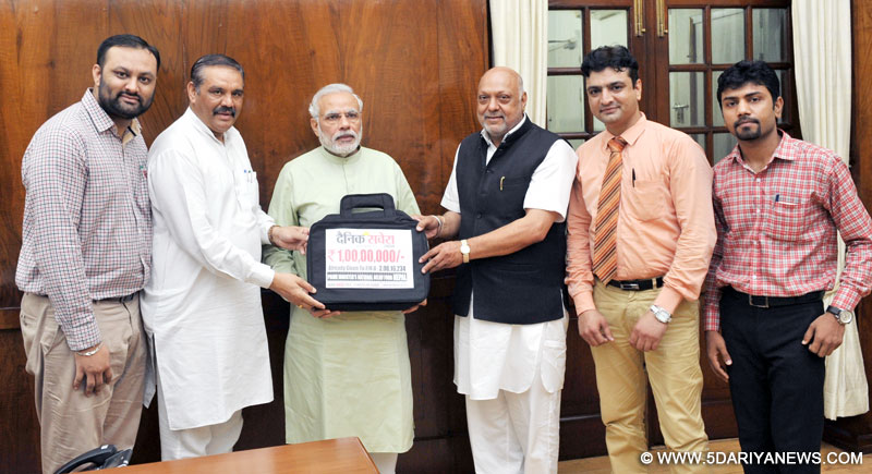 The Minister of State for Social Justice & Empowerment, Shri Vijay Sampla calling on the Prime Minister, Shri Narendra Modi and presented him drafts worth Rs. 1 Crore towards the Prime Minister Nation Relief Fund (PMNRF), in New Delhi on August 11, 2015.