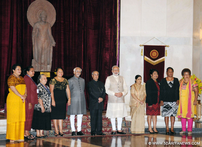 The President, Shri Pranab Mukherjee, the Vice President, Shri Mohd. Hamid Ansari, the Prime Minister, Shri Narendra Modi and the Union Minister for External Affairs and Overseas Indian Affairs, Smt. Sushma Swaraj at the Ceremonial Reception of Heads of States arriving for the Forum for India-Pacific Islands Cooperation Summit, at Rashtrapati Bhawan, in New Delhi on August 20, 2015.