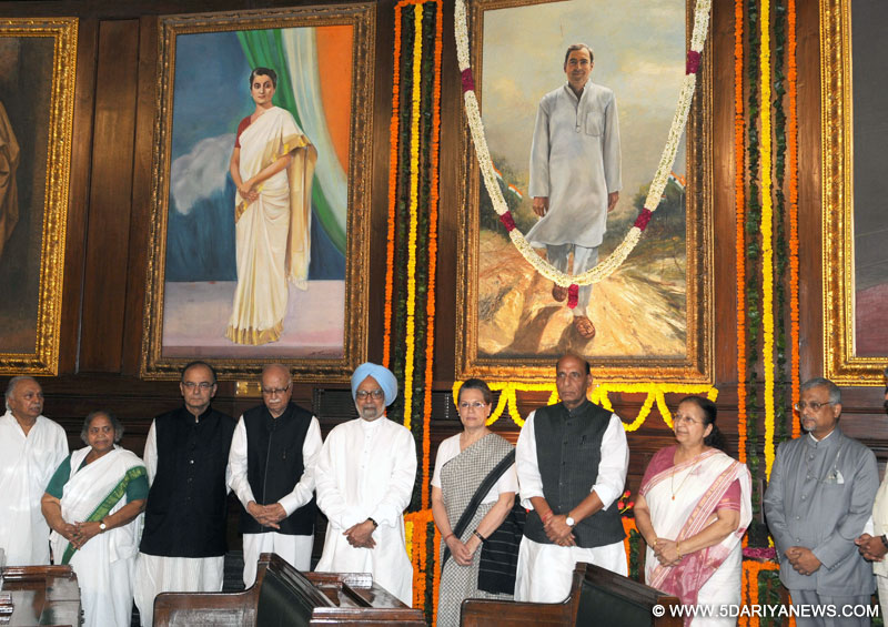 The Speaker, Lok Sabha, Smt. Sumitra Mahajan, the former Prime Minister, Dr. Manmohan Singh, the Union Home Minister, Shri Rajnath Singh, the Union Minister for Finance, Corporate Affairs and Information & Broadcasting, Shri Arun Jaitley and other dignitaries paid homage to the former Prime Minister, late Shri Rajiv Gandhi, on his 71st birth anniversary, at Parliament House, in New Delhi on August 20, 2015.