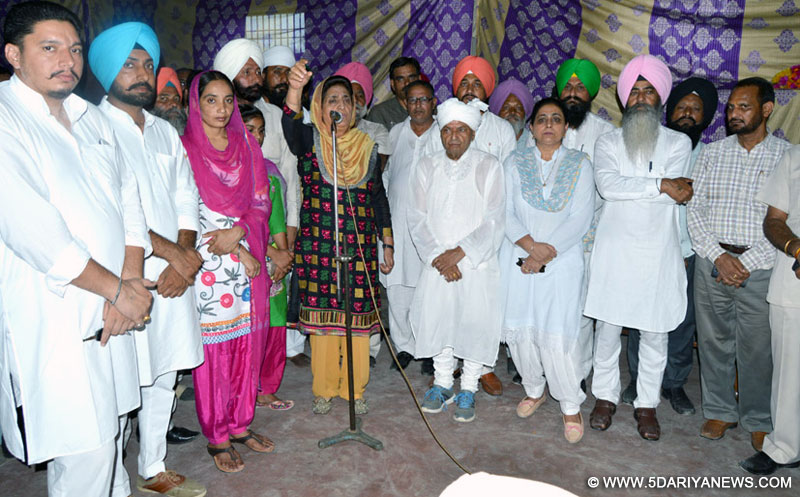 ਕਾਂਗਰਸੀ ਵਰਕਰਾਂ ਨੂੰ ਸੰਬੋਧਨ ਕਰਦੇ ਹੋਏ ਸਾਬਕਾ ਮੁੱਖ ਮੰਤਰੀ ਬੀਬੀ ਭੱਠਲ