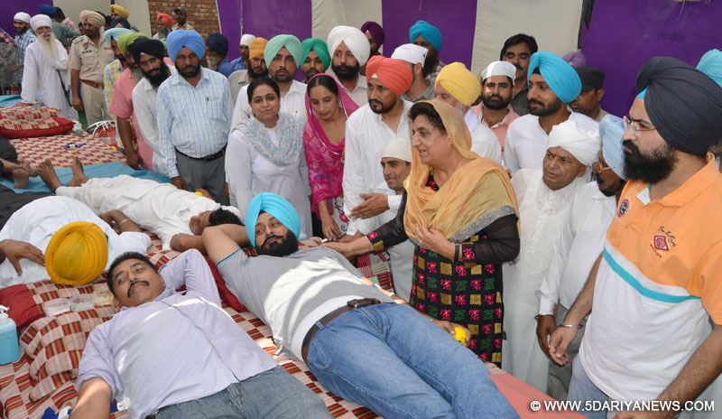 ਸੰਤ ਬਾਬਾ ਅਜਮੇਰ ਸਿੰਘ ਮੁਸਾਫਿਰ ਦੀ 33 ਵੀ ਬਰਸੀ ਮੌਕੇ ਖੂਨਦਾਨ ਕੈਂਪ ਦੁਰਾਨ 65 ਯੂਨਿਟ ਇੱਕਤਰ ਹੋਏ