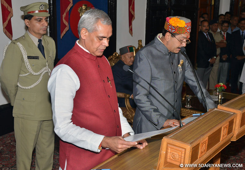 Governor  Acharya Devvrat administering the oath of office and secrecy to Shri Karan Singh as Cabinet Minister at Raj Bhawan, Shimla on 27 August 2015.