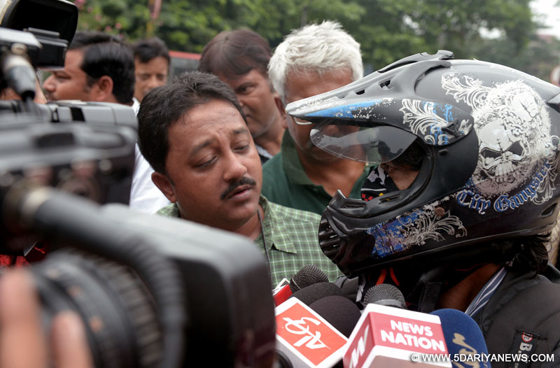 Kolkata: Siddharth Das, who had a live-in relationship with media honcho Indrani Mukherjee - arrested for murdering her daughter Sheena Bora talks to press in Kolkata, on Sep 1, 2015. 