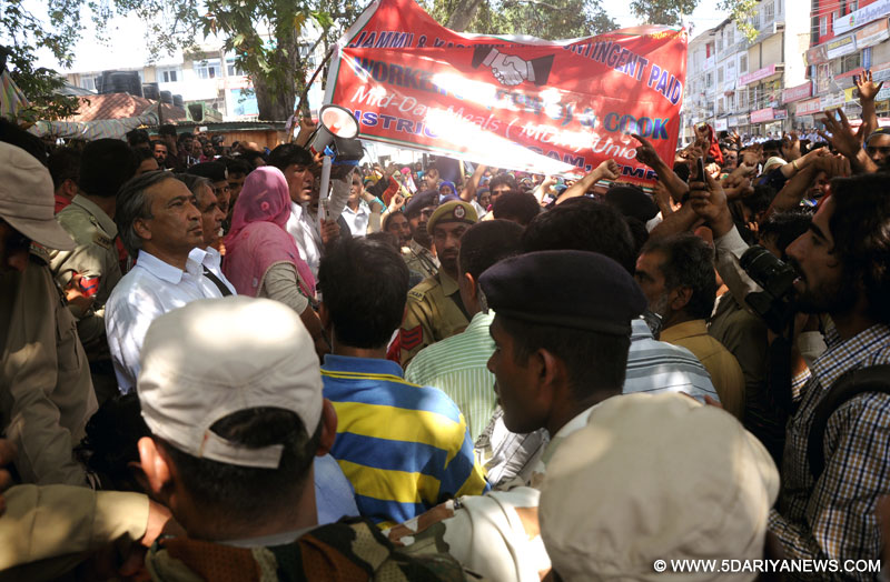 Workers under CITU stage anti-government protests