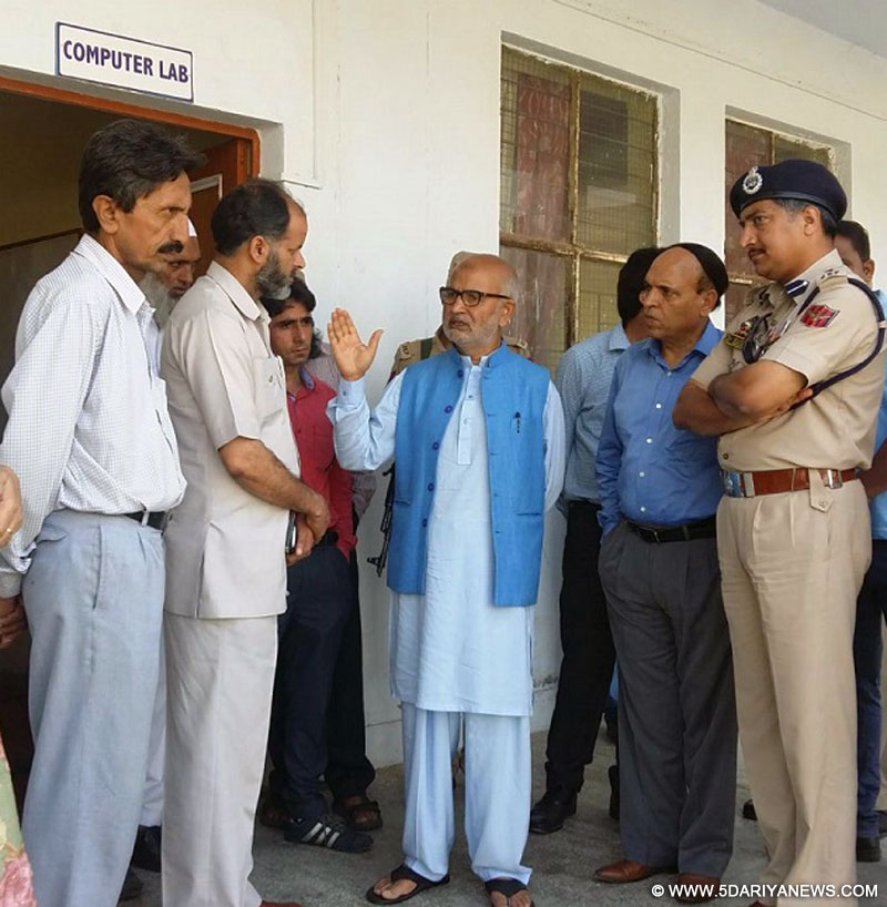 Naeem conducts surprise check of GGHSS Rajouri, PG College