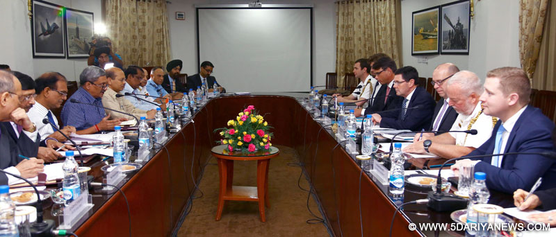 The Australian Minister of Defence, Mr. Kevin Andrews with the Union Minister for Defence, Shri Manohar Parrikar, at the delegation level talks on Defence Co-Operation between India and Australia, in New Delhi on September 02, 2015.
