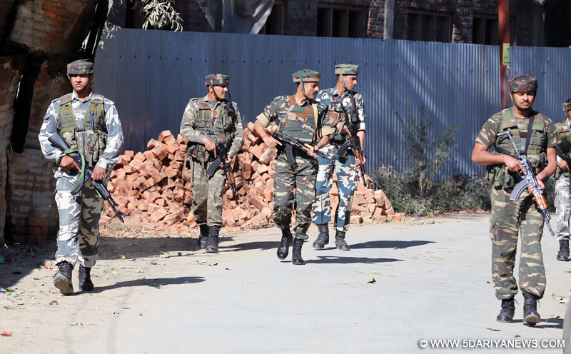 कश्मीर मुठभेड़ : आतंकवादी मारा गया, जवान शहीद