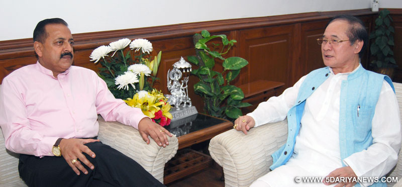 The Chief Minister of Arunachal Pradesh, Shri Nabam Tuki calling on the Minister of State for Development of North Eastern Region (I/C), Prime Minister’s Office, Personnel, Public Grievances & Pensions, Department of Atomic Energy, Department of Space, Dr. Jitendra Singh, in New Delhi on September 03, 2015.