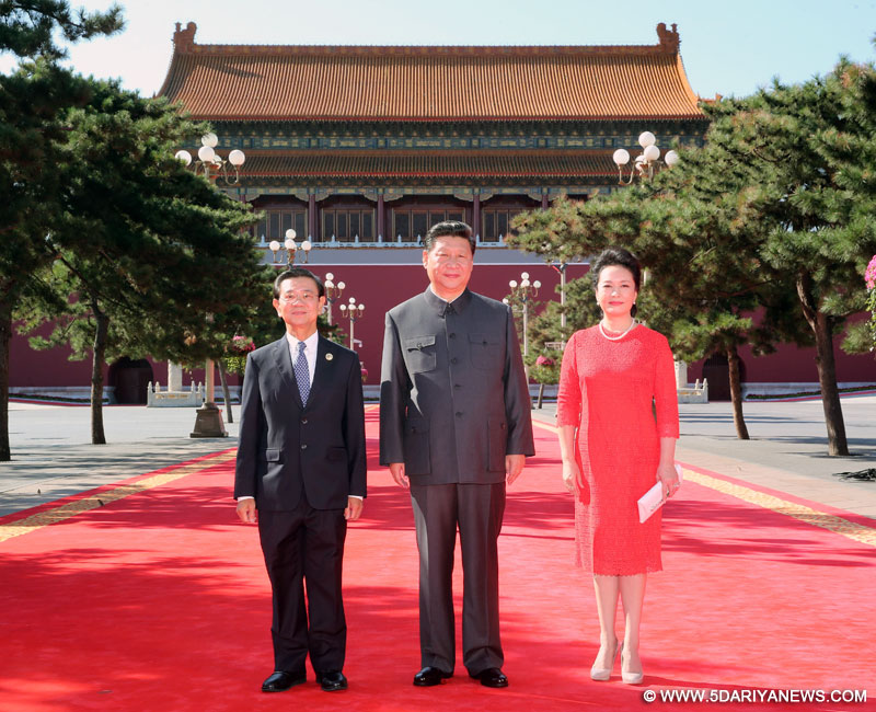 Chinese President Xi Jinping (2nd R) and his wife Peng Liyuan (1st R) pose for a group photo with Wong Kan Seng, special envoy of the Singaporean government and former deputy prime minister of Singapore, ahead of the commemoration activities to mark the 70th anniversary of the Chinese People