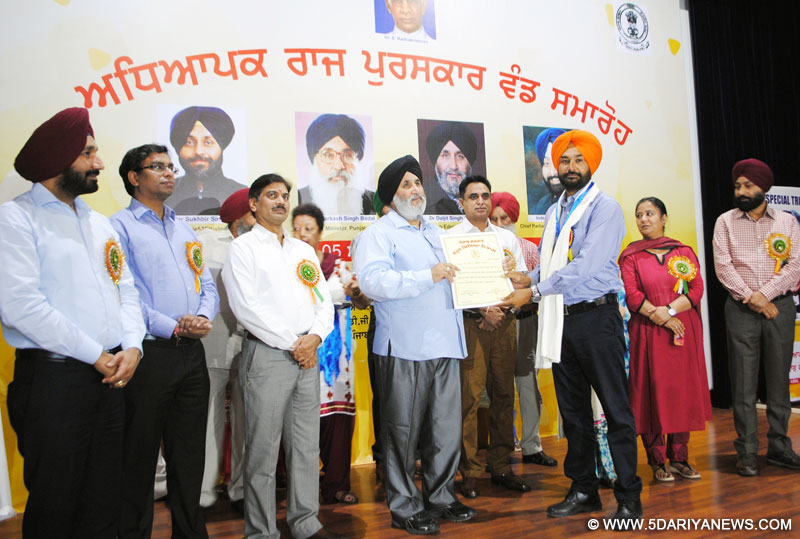 Education Minister Dr. Daljit Singh Cheema 38 Teachers With State Awards