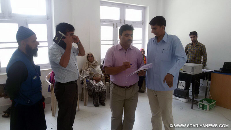 DC Poonch inspects Govt offices in Mandi Tehsil