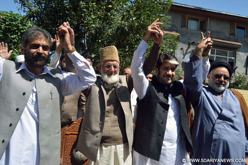 Srinagar: Freedom party chief Shabir Ahmad Shah, National Front chairman Nayeem Ahmad Khan with Chairman of All Parties Hurriyat Conference Syed Ali Geelani during a press conference in Srinagar on Sep 9, 2015.