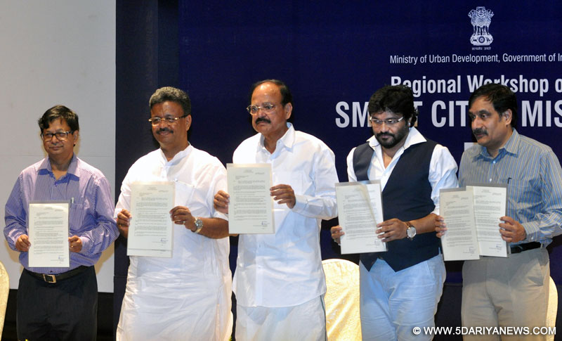 The Union Minister for Urban Development, Housing and Urban Poverty Alleviation and Parliamentary Affairs, Shri M. Venkaiah Naidu at the inauguration of the Smart City Mission Regional Workshop for 13 States, at Kolkata on September 12, 2015. The Minister of State for Urban Development, Housing and Urban Poverty Alleviation, Shri Babul Supriyo is also seen. 