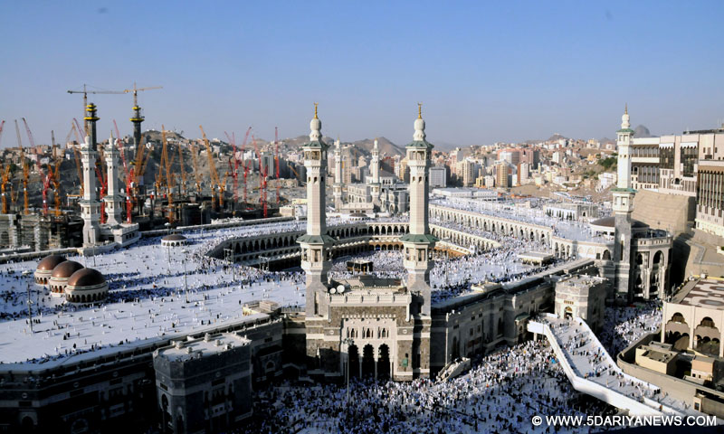 Two Indian Haj pilgrims killed, 19 injured in Makkah Grand Mosque accident