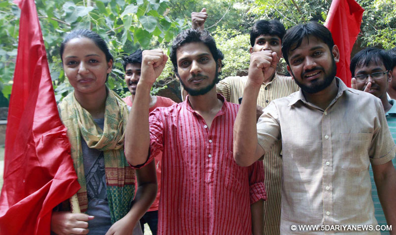 The winners of JNU students
