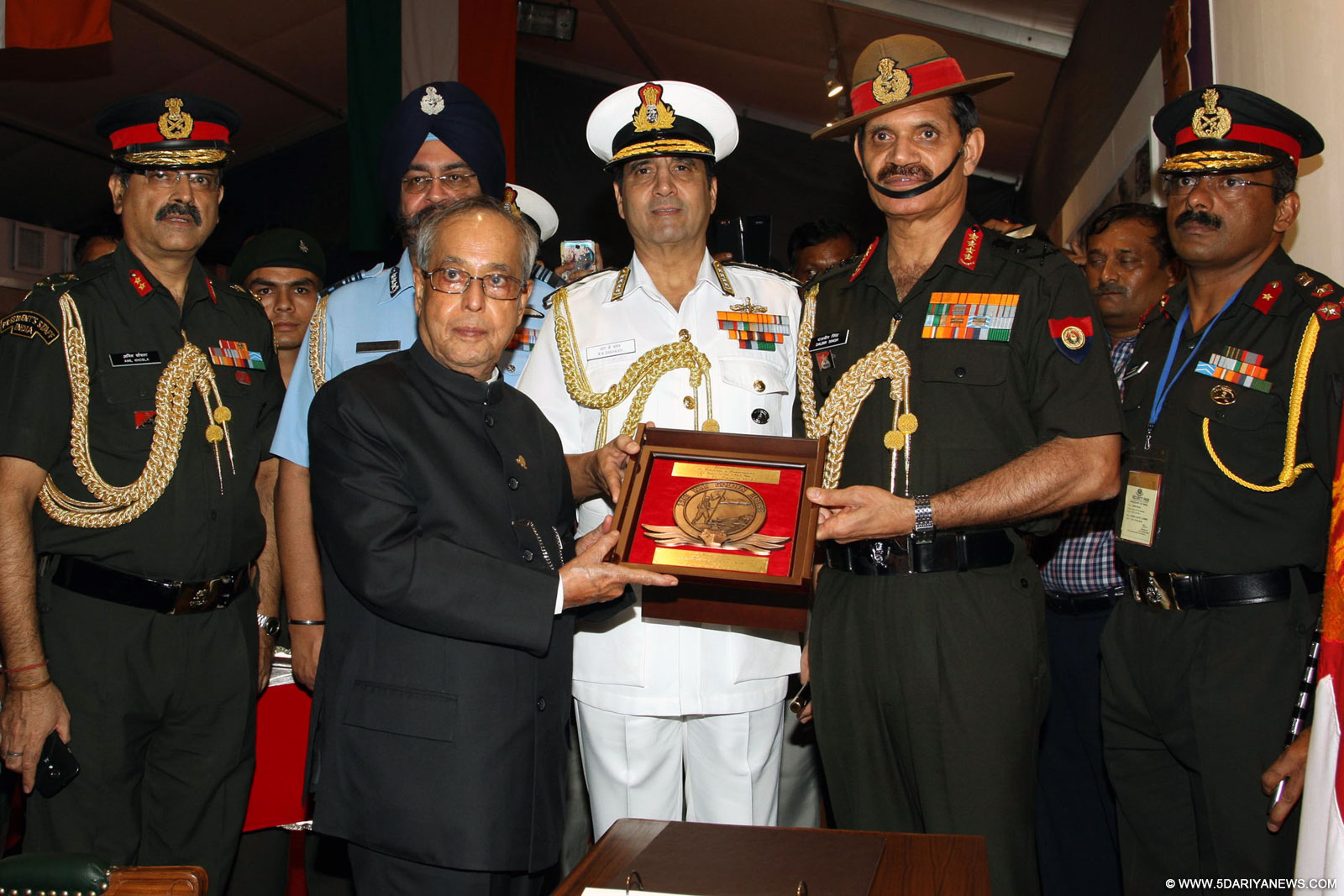 The President, Pranab Mukherjee being presented a memento by the Chief of Army Staff, General Dalbir Singh and the Chief of Naval Staff, Admiral R.K. Dhowan, at ‘Shauryanjali’, a commemorative exhibition on Golden Jubilee of 1965 war, at India Gate, in New Delhi on September 19, 2015.