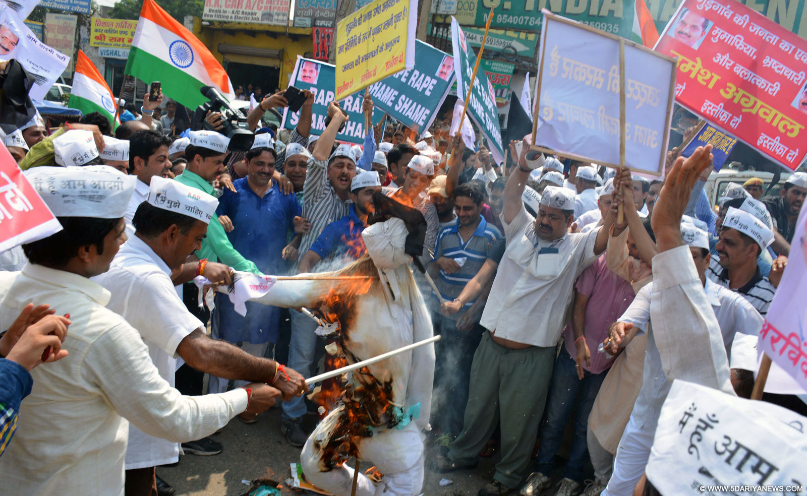 AAP burns effigy of rape accused Gurgaon legislator