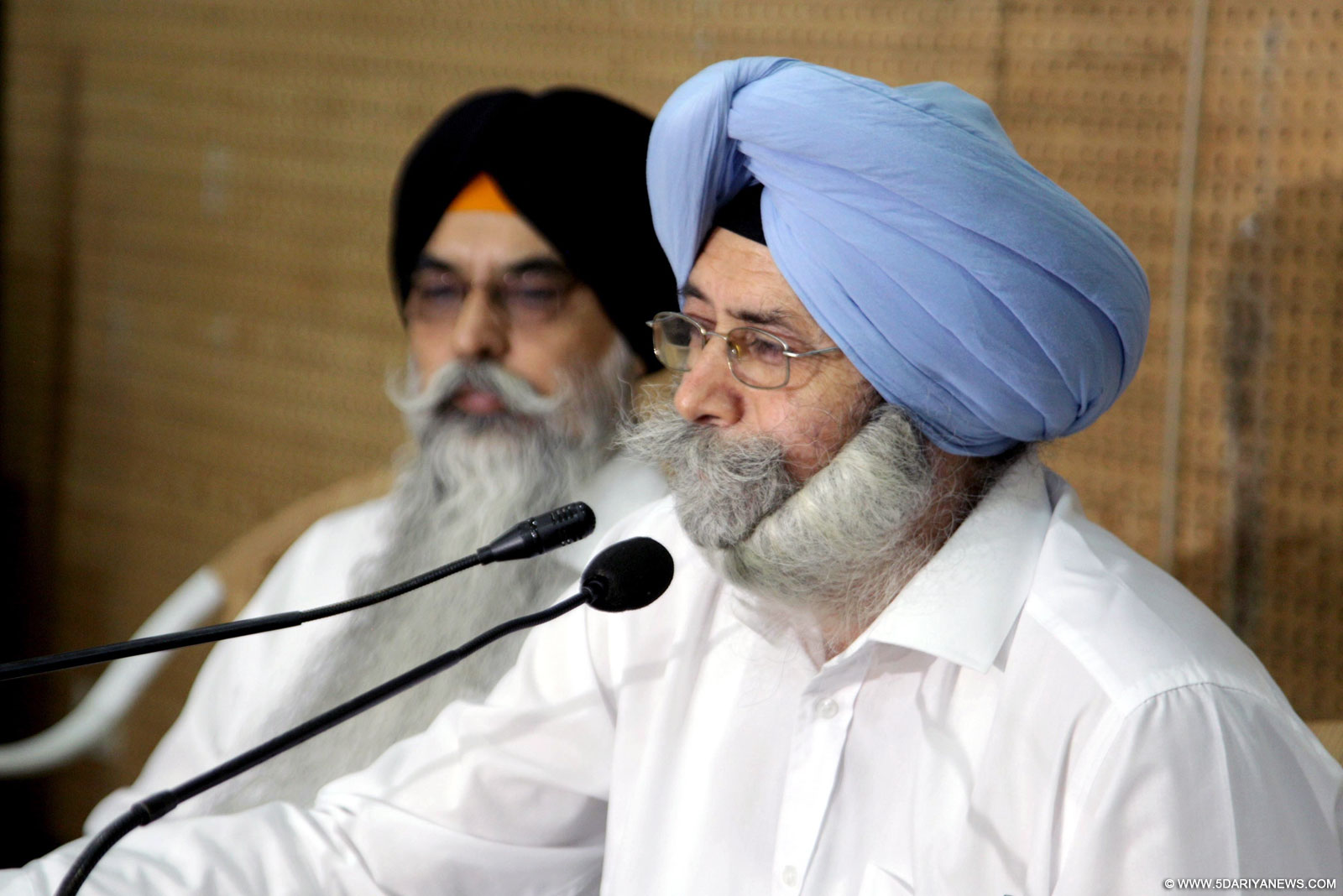 Senior advocate H S Phoolka addresses a press conference to announce his resignation from Aam Aadmi Party (AAP) post to focus on 1984 riots cases in Chandigarh on Sep 19, 2015.