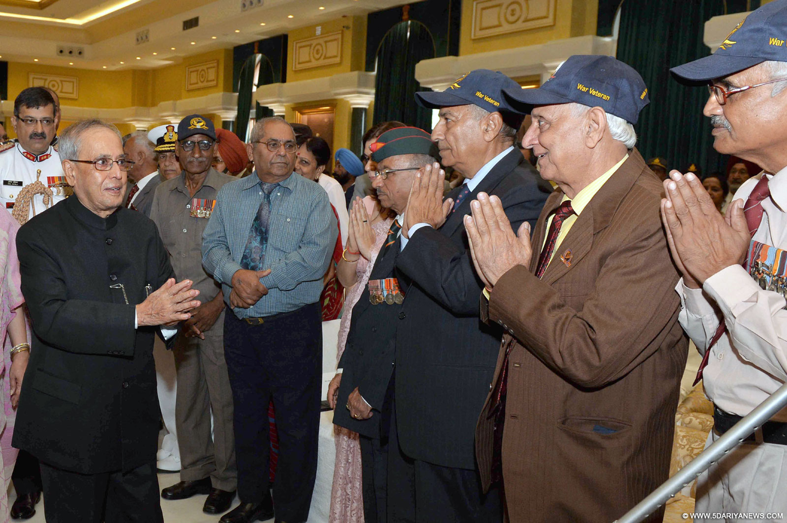 The President, Shri Pranab Mukherjee hosting the tea for the Veterans of 1965 War, at Rashtrapati Bhavan in New Delhi on September 22, 2015.