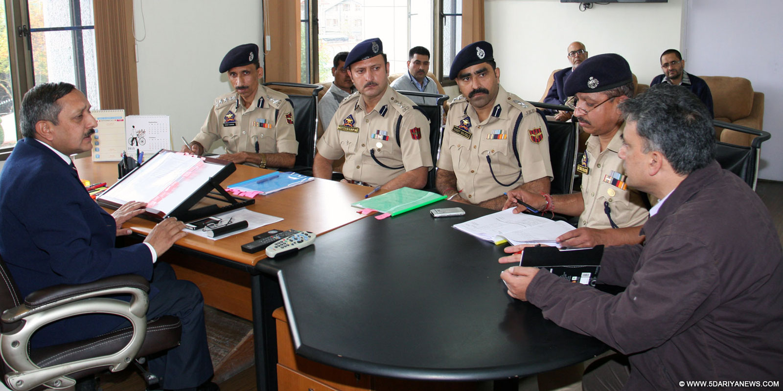 Navin Agarwal stresses on enhancing professional skills of cops through regular training