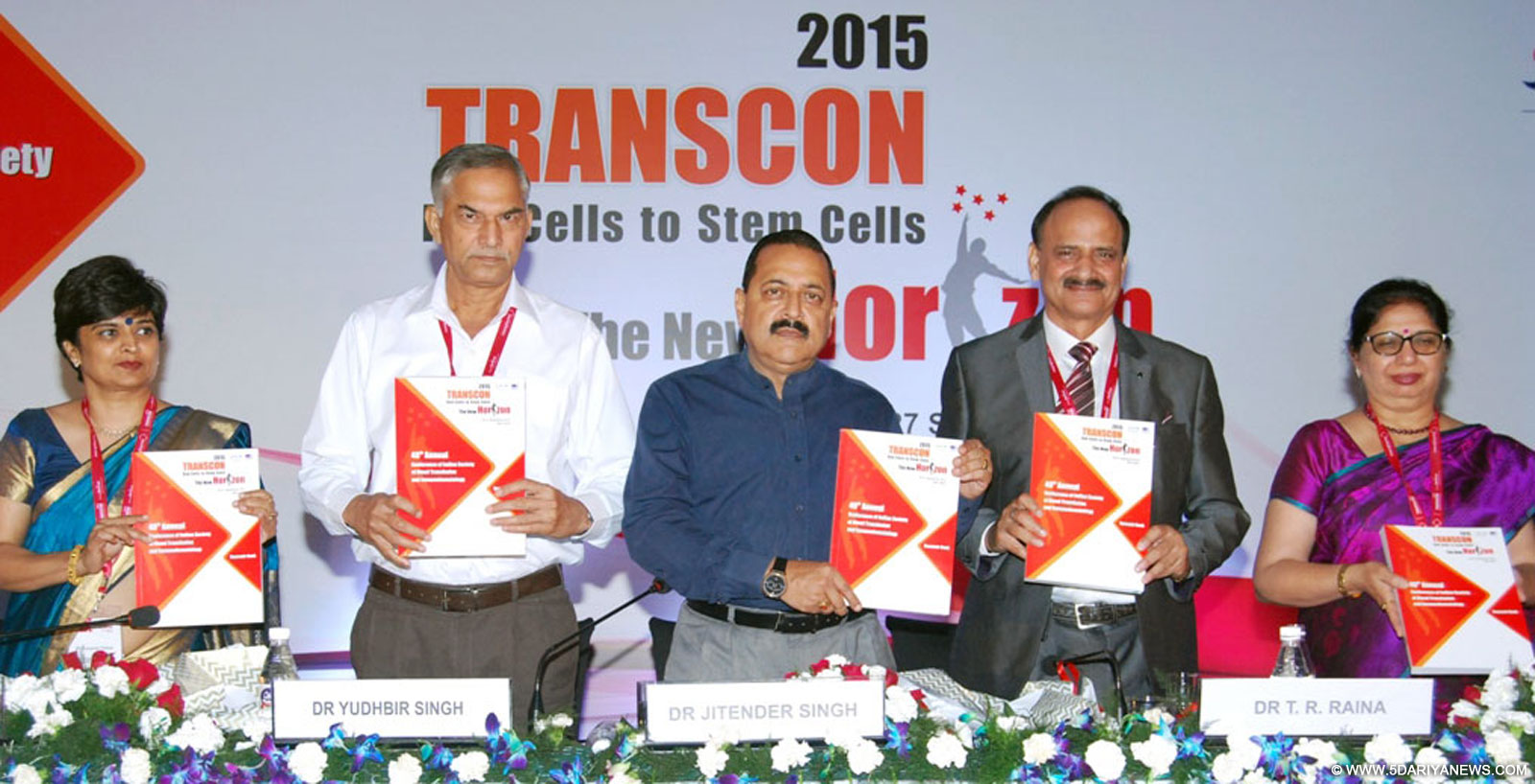 Dr. Jitendra Singh releasing the souvenir at the 40th Annual National Conference of "Indian Society of Blood Transfusion and Immunohematology", in New Delhi on September 25, 2015.