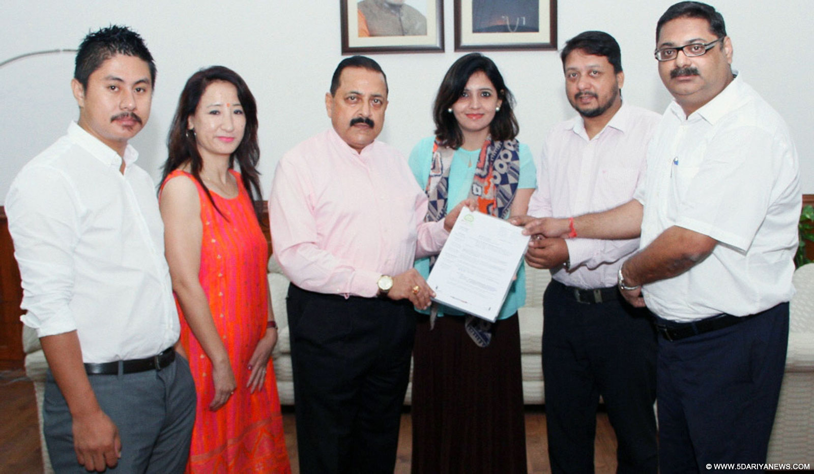 Dr. Jitendra Singh receiving the Programme book of Northeast Festival at Bengaluru by representatives of “Northeast India Welfare Society”, in New Delhi on September 26, 2015. 