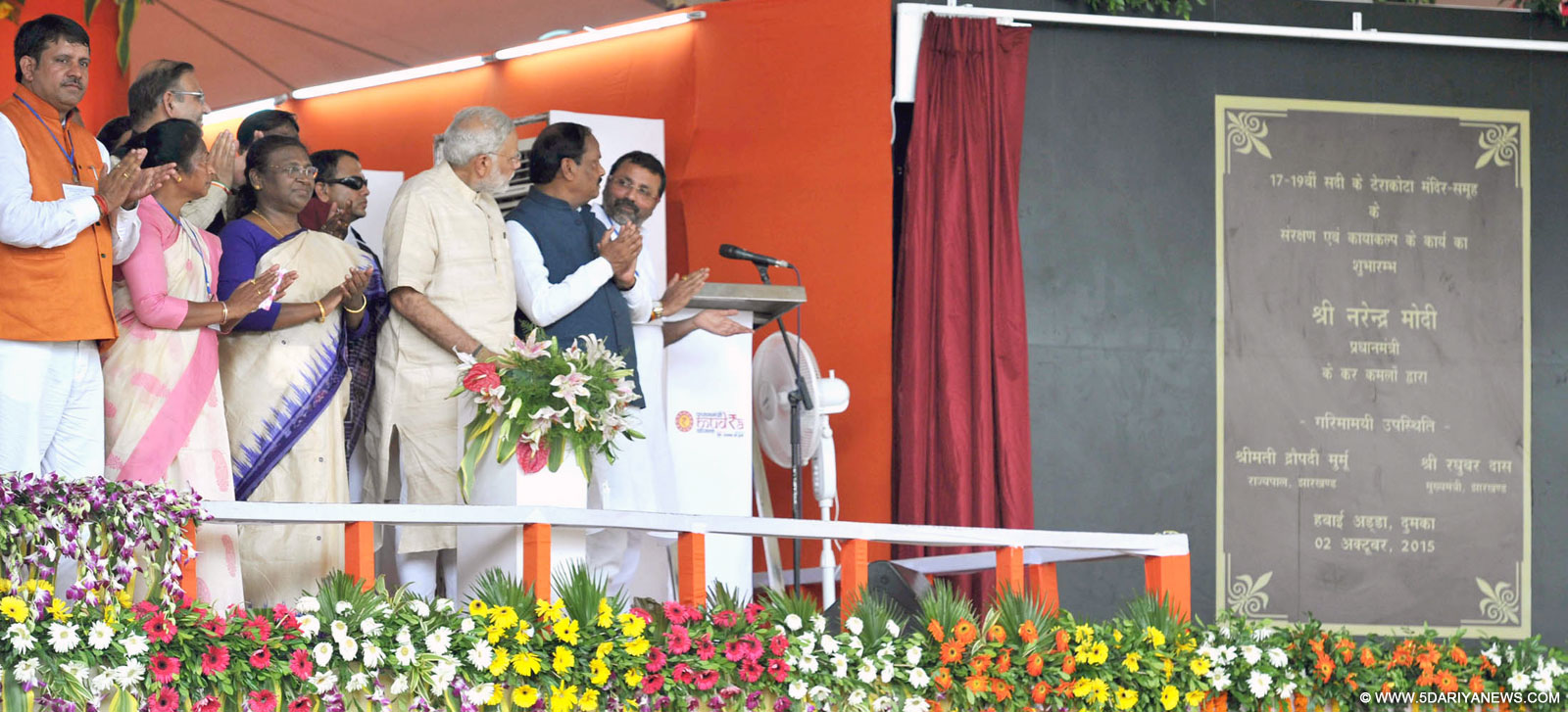 The Prime Minister, Shri Narendra launching a project for the conservation & development of 17-19 century Terracotta Maluti temple complex, in Dumka, Jharkhand on October 02, 2015. The Governor of Jharkhand, Smt. Draupadi Murmu, the Chief Minister of Jharkhand, Shri Raghubar Das, the Minister of State for Finance, Shri Jayant Sinha and other dignitaries are also seen.