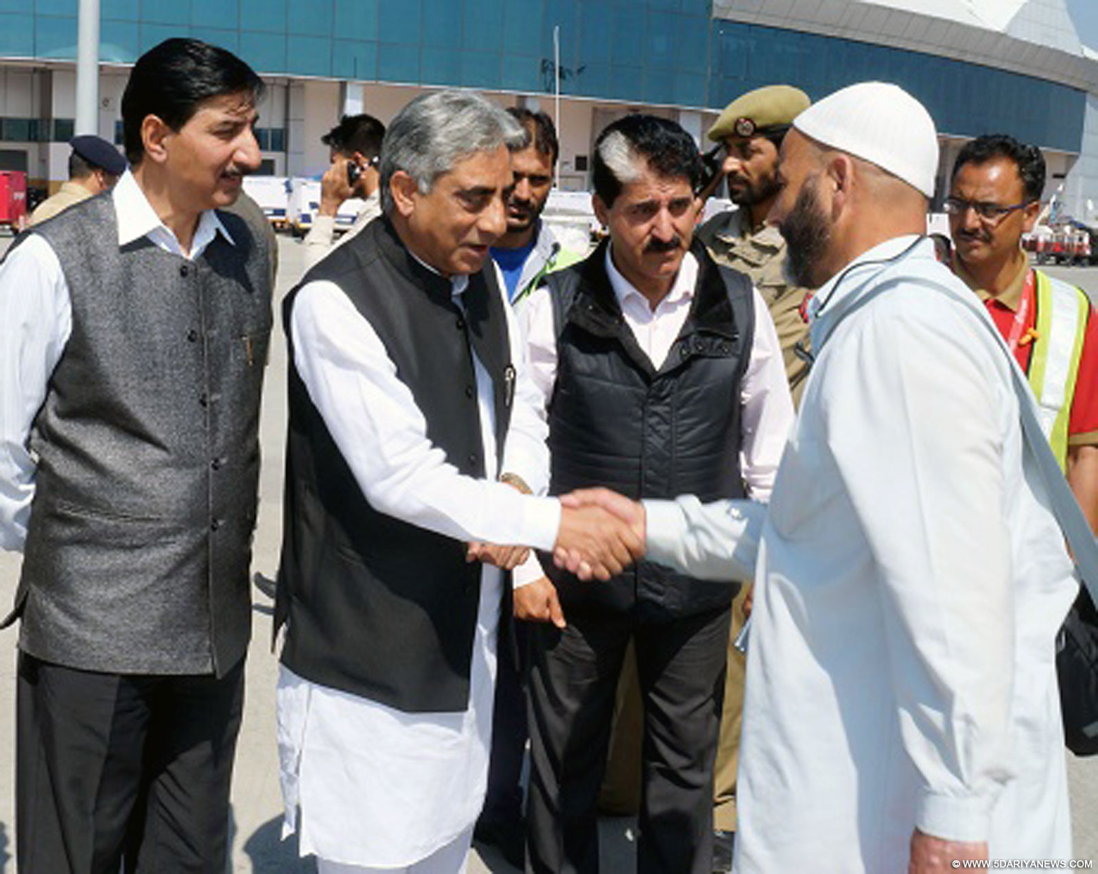 Ghulam Nabi Lone Hanjura receives Hajjis at Srinagar Airport