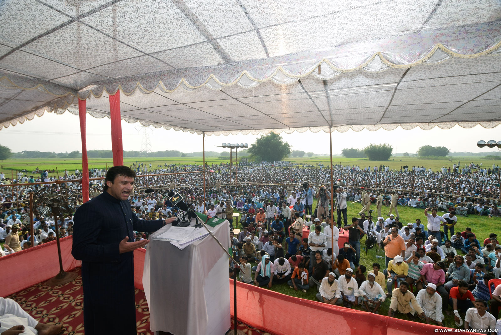 AIMIM leader Akbaruddin Owaisi addresses a public rally in Kishanganj district of Bihar on Oct 4, 2015. 