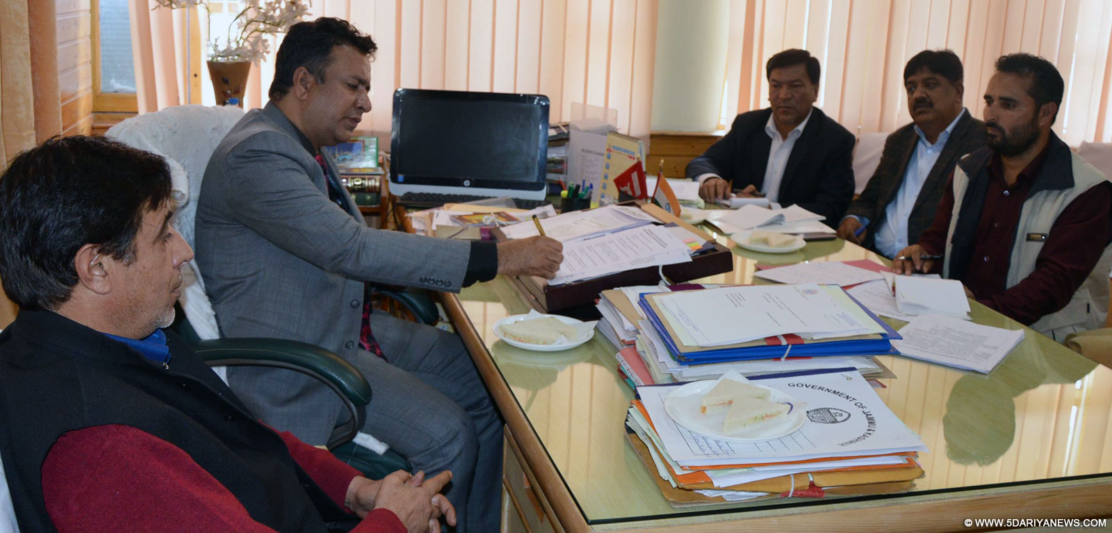 	Selling cum purchase foodgrain Centres to be established in all potential districts-Zulfkar