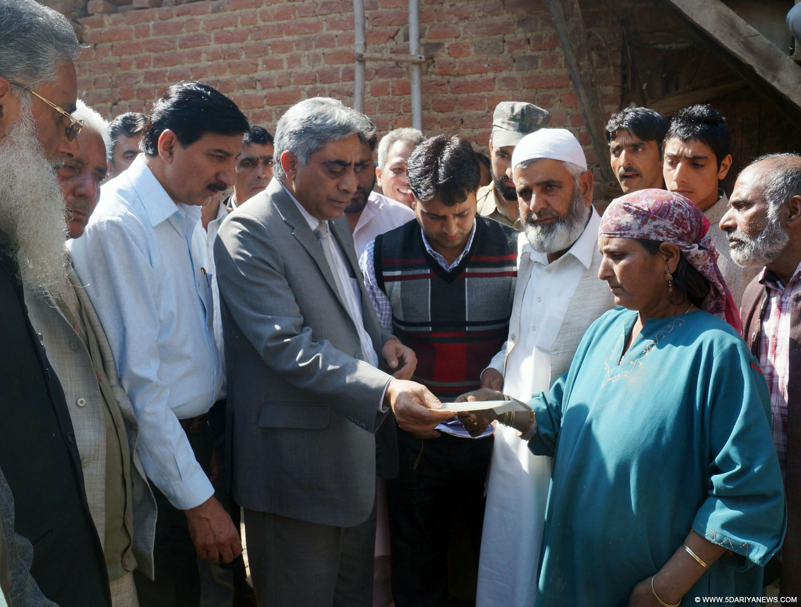 Ghulam Nabi Lone Hanjura hands-over Rs 3.11 lakh cheques to fire sufferers of Mirpora, Brinjan