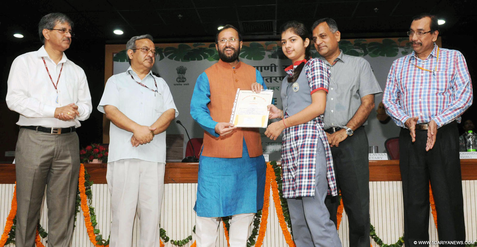 The Minister of State for Environment, Forest and Climate Change (Independent Charge), Shri Prakash Javadekar presented the certificates, at the Prize distribution function of Wildlife Week, in New Delhi on October 14, 2015. The Secretary, Ministry of Environment, Forest and Climate Change, Shri Ashok Lavasa and other dignitaries are also seen.