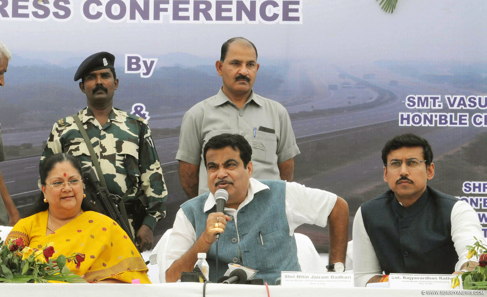 Nitin Gadkari along with the Chief Minister 